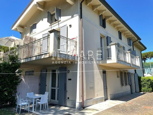 casa indipendente in vendita a Montignoso in zona Cinquale