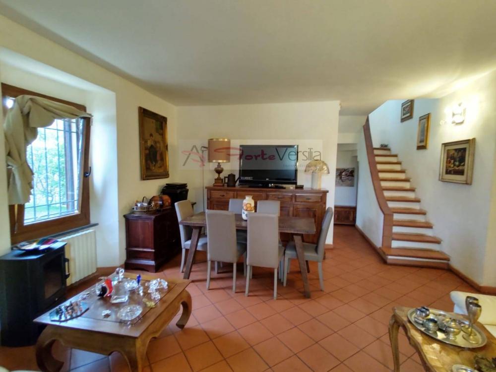 casa indipendente in vendita a Montignoso in zona Cervaiolo