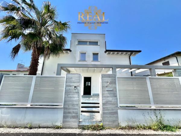 casa indipendente in vendita a Montignoso in zona Cinquale