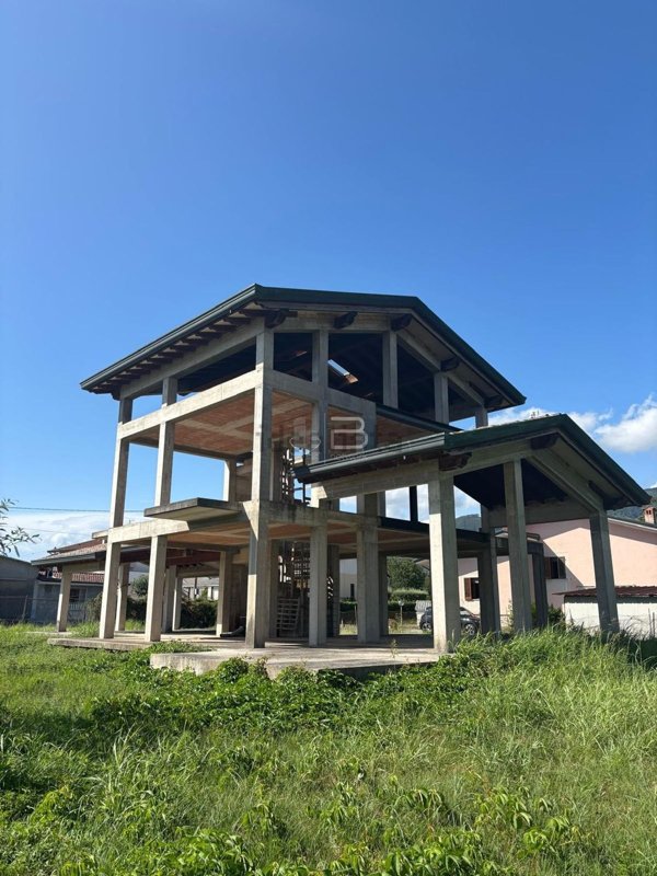 casa indipendente in vendita a Montignoso in zona Renella