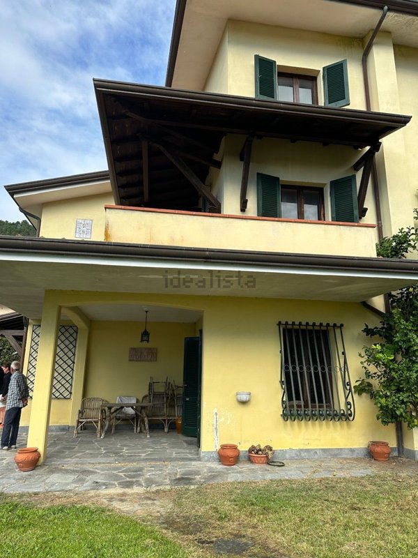 casa indipendente in vendita a Montignoso in zona Capanne