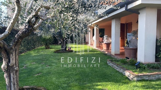 casa indipendente in vendita a Montignoso in zona Cervaiolo