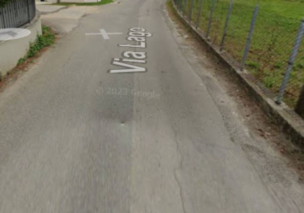 negozio in vendita a Montignoso in zona Renella