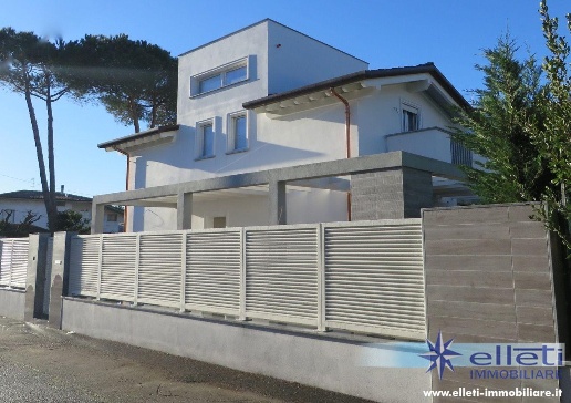 casa indipendente in vendita a Montignoso in zona Cinquale