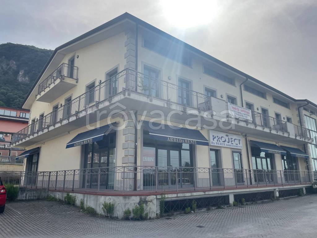 negozio in vendita a Montignoso in zona Cervaiolo