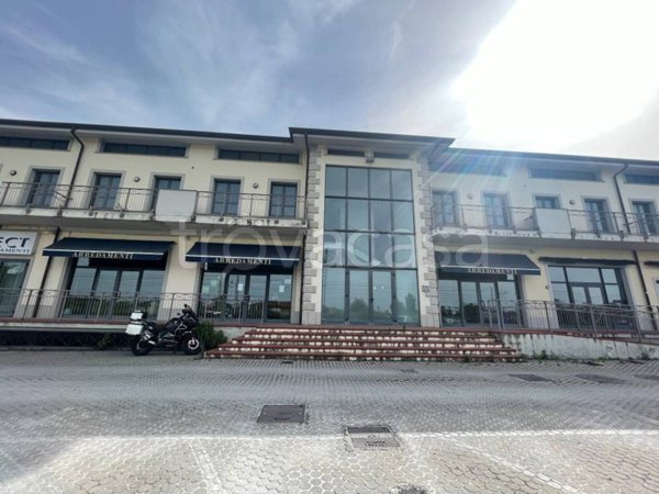 ufficio in vendita a Montignoso in zona Cervaiolo