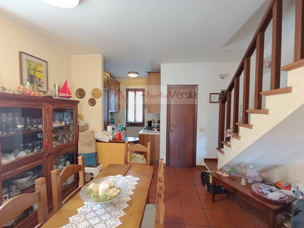 casa indipendente in vendita a Montignoso in zona Capanne