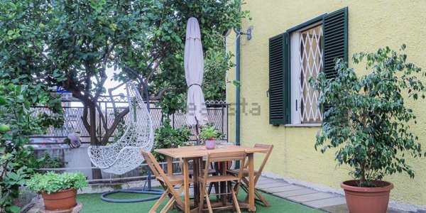 casa indipendente in vendita a Montignoso in zona Capanne