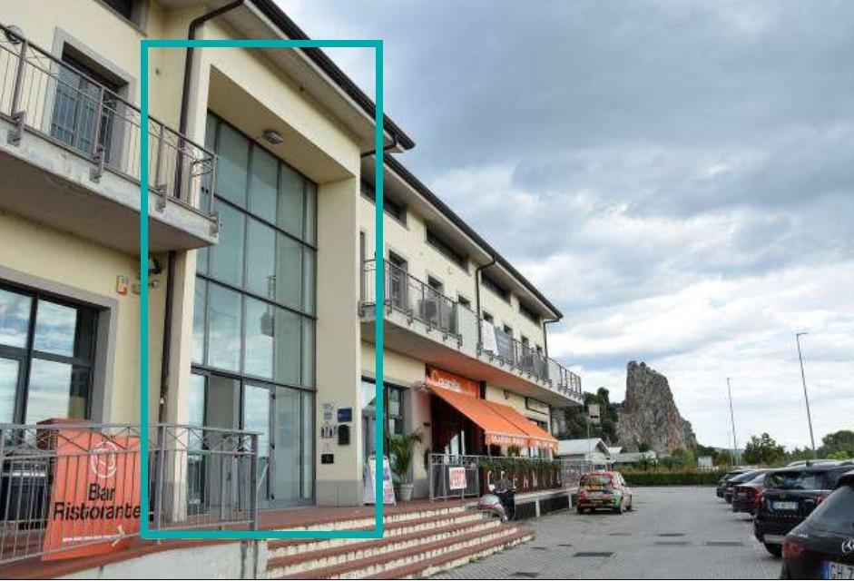 ufficio in vendita a Montignoso in zona Renella