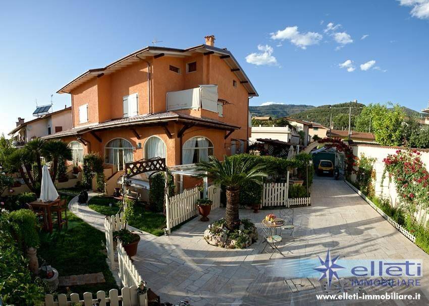 casa indipendente in vendita a Montignoso in zona Cervaiolo