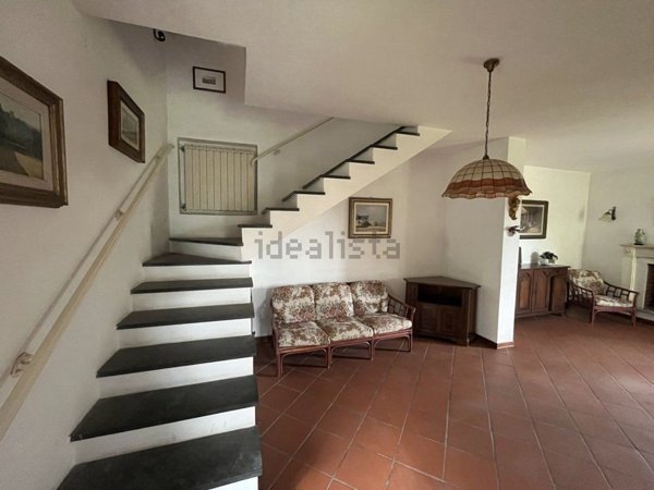 casa indipendente in vendita a Montignoso in zona Capanne