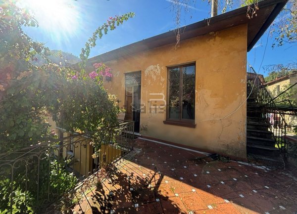 casa indipendente in vendita a Montignoso