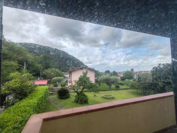 casa indipendente in vendita a Montignoso in zona Capanne