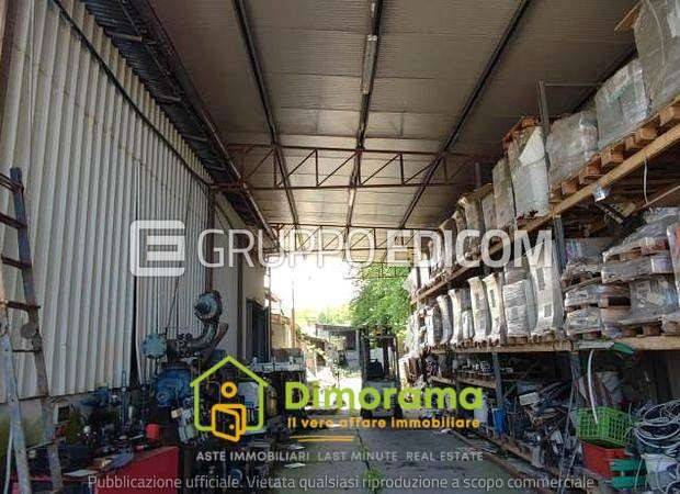 locale commerciale in vendita a Montignoso in zona Renella