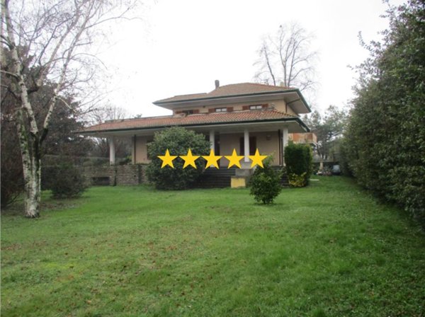 casa indipendente in vendita a Montignoso