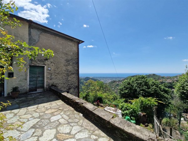 casa indipendente in vendita a Montignoso