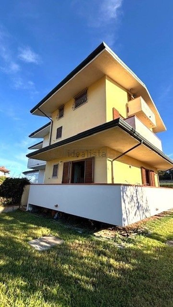 casa indipendente in vendita a Montignoso in zona Cinquale