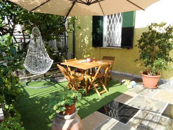 casa indipendente in vendita a Montignoso in zona Capanne