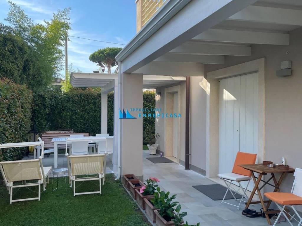 casa indipendente in vendita a Montignoso in zona Cinquale