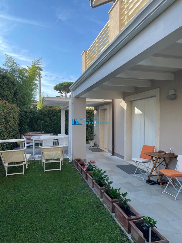 casa indipendente in vendita a Montignoso in zona Cinquale