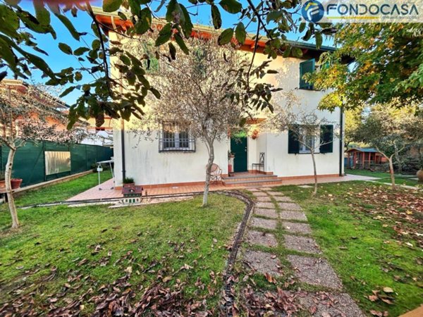 casa indipendente in vendita a Montignoso in zona Cinquale