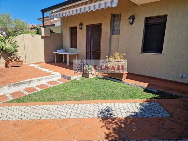 casa indipendente in vendita a Montignoso in zona Cinquale