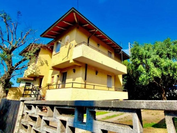 casa indipendente in vendita a Montignoso