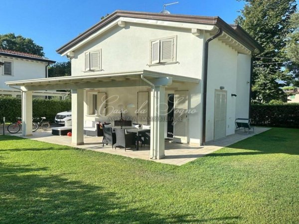 casa indipendente in vendita a Montignoso in zona Cinquale