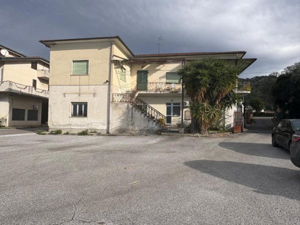 casa indipendente in vendita a Montignoso in zona Cervaiolo