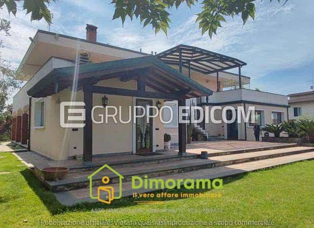 casa indipendente in vendita a Montignoso