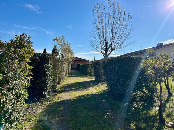 casa indipendente in vendita a Montignoso in zona Cinquale