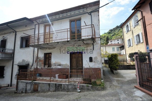 casa semindipendente in vendita a Montignoso