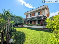 casa indipendente in vendita a Montignoso in zona Cinquale