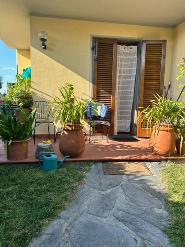 casa indipendente in vendita a Montignoso