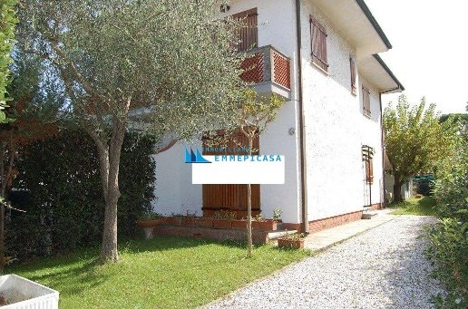 casa indipendente in vendita a Montignoso in zona Cinquale