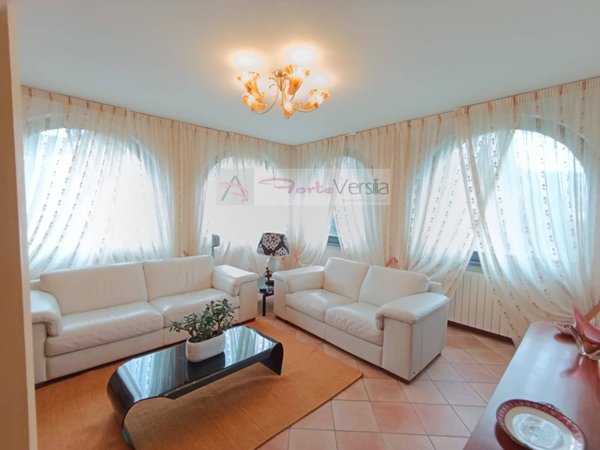 casa indipendente in vendita a Montignoso in zona Renella