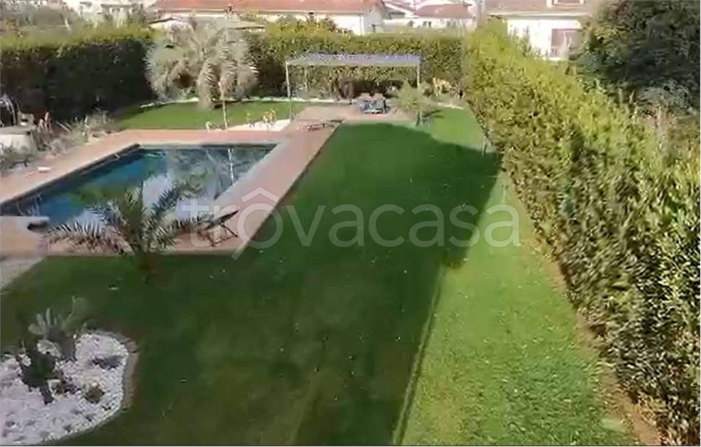 casa indipendente in vendita a Montignoso