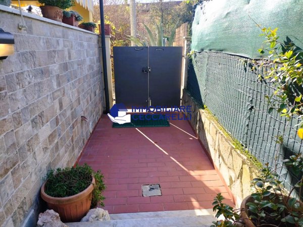 appartamento in vendita a Montignoso in zona Renella