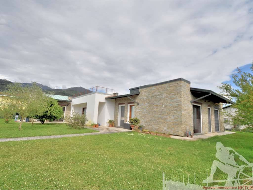 casa indipendente in vendita a Montignoso in zona Cinquale