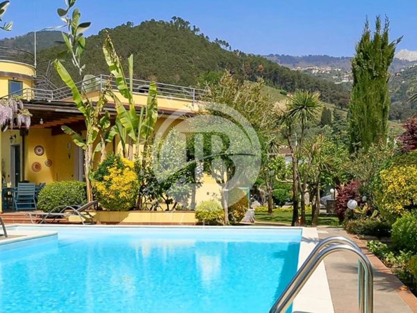 casa indipendente in vendita a Montignoso