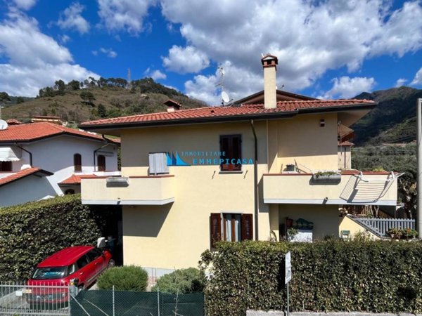 casa indipendente in vendita a Montignoso in zona Capanne