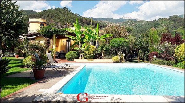 casa indipendente in vendita a Montignoso