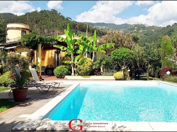 casa indipendente in vendita a Montignoso