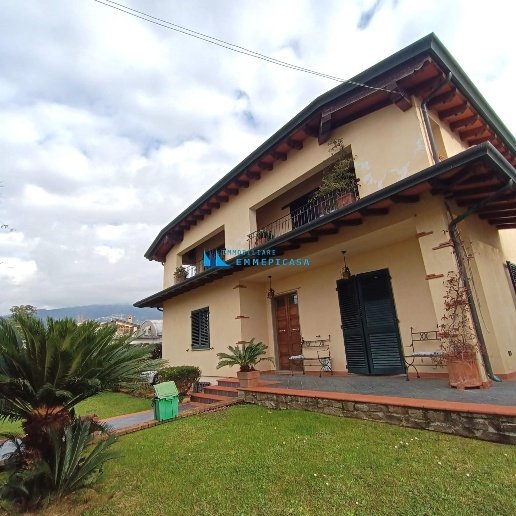 casa indipendente in vendita a Montignoso in zona Cervaiolo