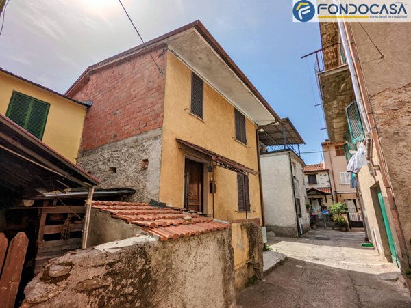 casa indipendente in vendita a Montignoso in zona Capanne