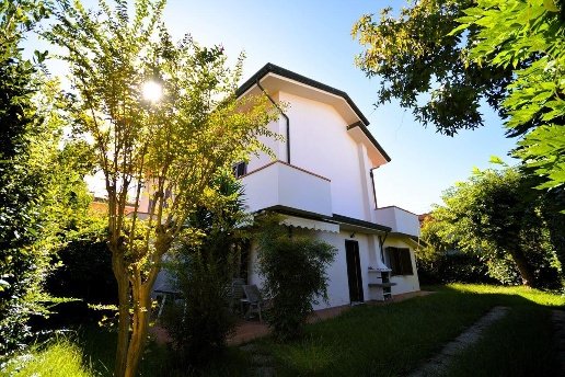 casa indipendente in vendita a Montignoso in zona Cinquale