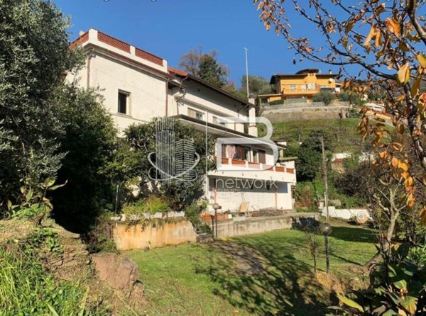 casa indipendente in vendita a Montignoso