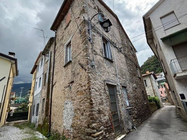 casa indipendente in vendita a Montignoso in zona Capanne