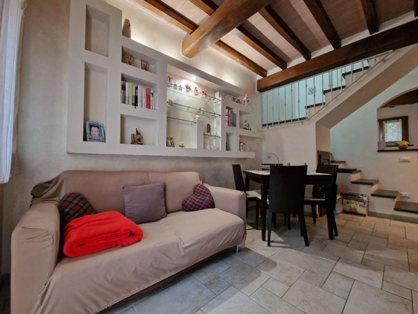 casa indipendente in vendita a Montignoso