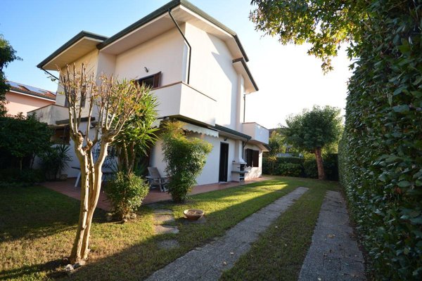 casa indipendente in vendita a Montignoso in zona Cinquale